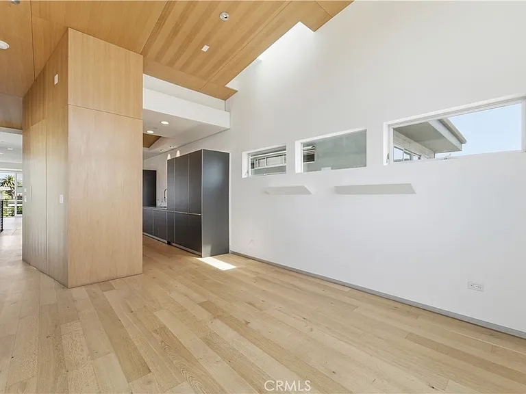 404 Grand Blvd — Photo 17