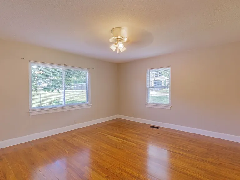 505 N Market St — Photo 13