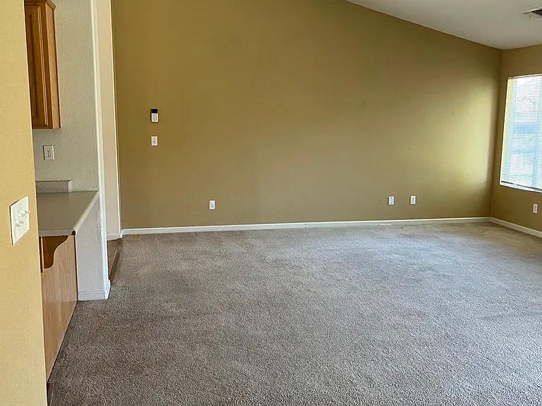 550 Castlerock Ave — Photo 6