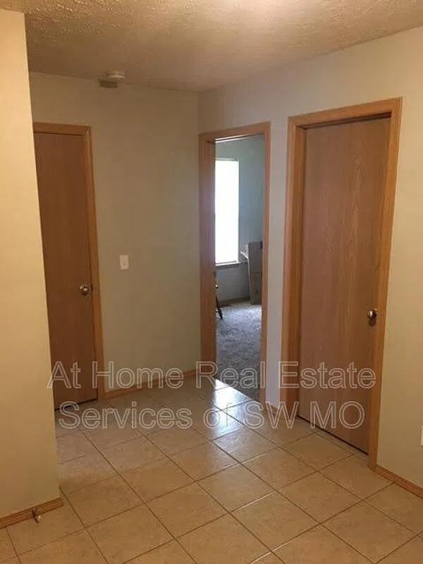 3 bed, 2.0 bath, 1361 sqft, $1,330 — Photo 4