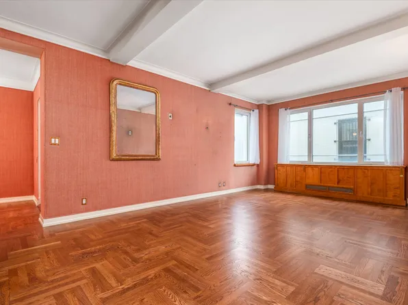 930 5th Avenue image 7 of 21