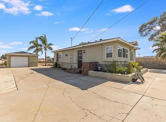 2nd image of 14974 Yucca Ave