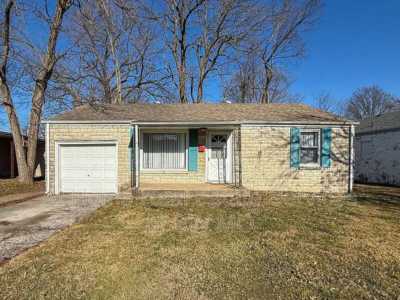 2 bed, 1.0 bath, 898 sqft, $1,125 — Photo 1