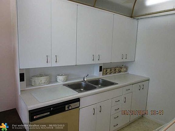 3rd image of 2065 Newport Dr #Q