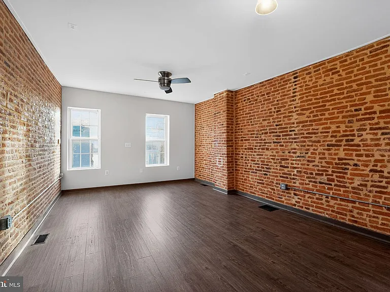 1602 Latrobe St — Photo 12