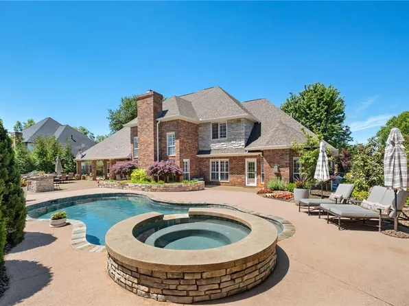 3 S Sherwood Dr, Rogers, AR 72758