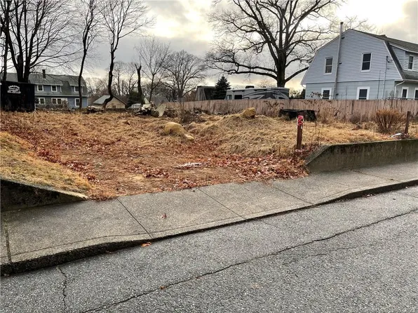 35 Godfrey Street, Groton, CT 06340