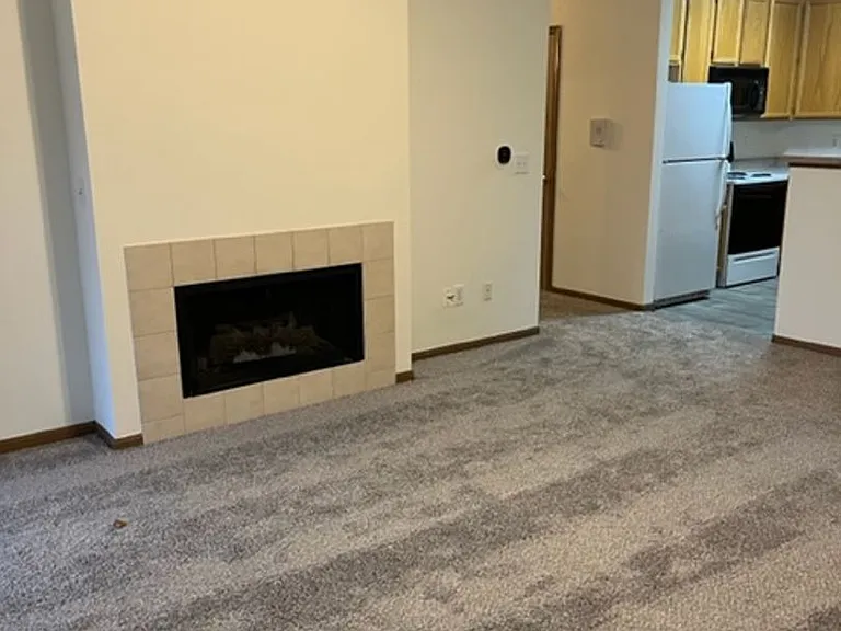 Hollow Creek IV Apartments — Photo 25