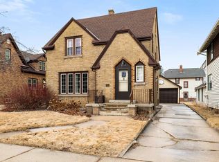 934 N 11th St, Manitowoc, WI 54220