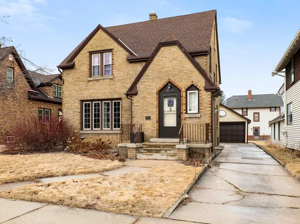 934 N 11th St, Manitowoc, WI 54220