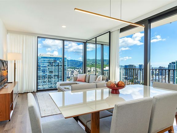 4th image of 987 Queen St #3714