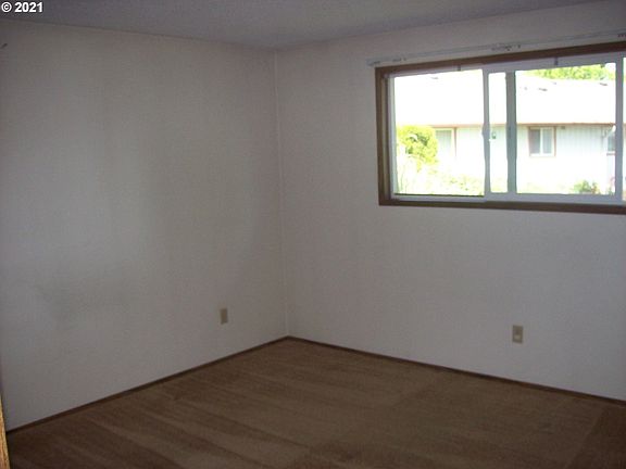 3rd image of 115 SE 152nd Ave