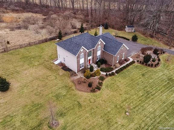 5th image of 74 Sachem Dr