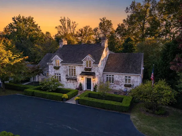 120 Country Club Dr, Ashland, KY 41101