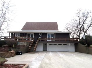 1775 Meekers Landing Rd, Oakville, IA 52646