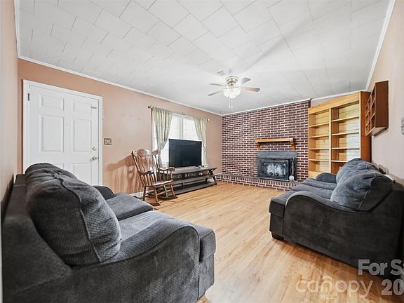 3rd image of 4219 Benfield Dr