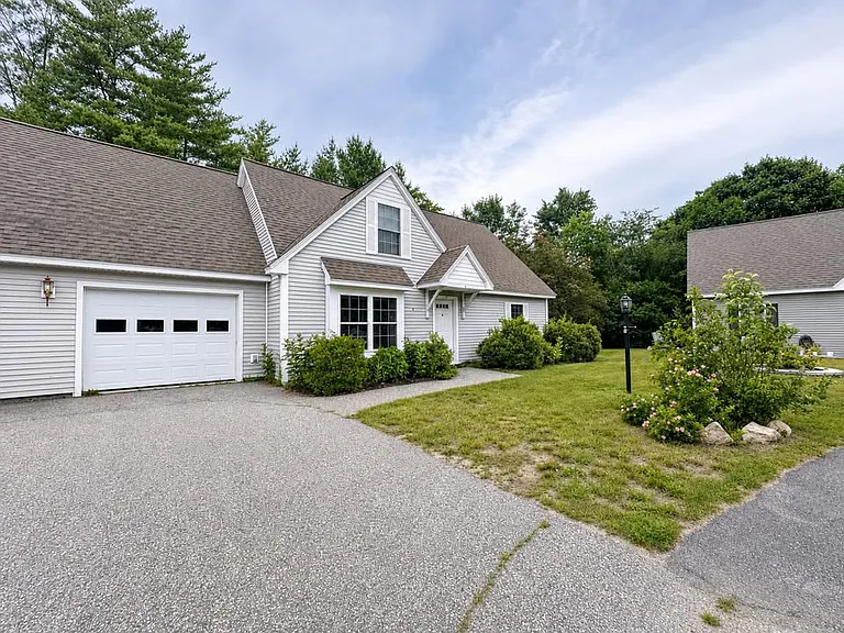 8 Pebble Ln — Photo 7