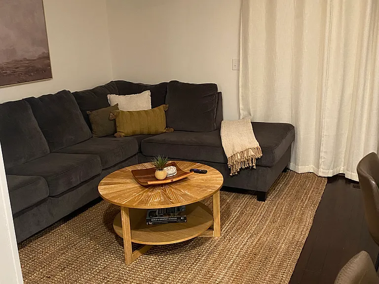 1406 S Circle Dr — Photo 2