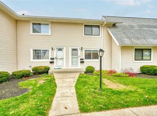 561 Eastbrooke Ln, Rochester, NY 14618