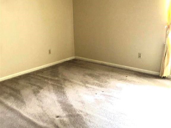 4th image of 708 Peterson Dr