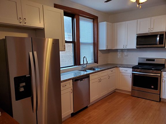 4th image of 4907 N McVicker Ave Unit 1