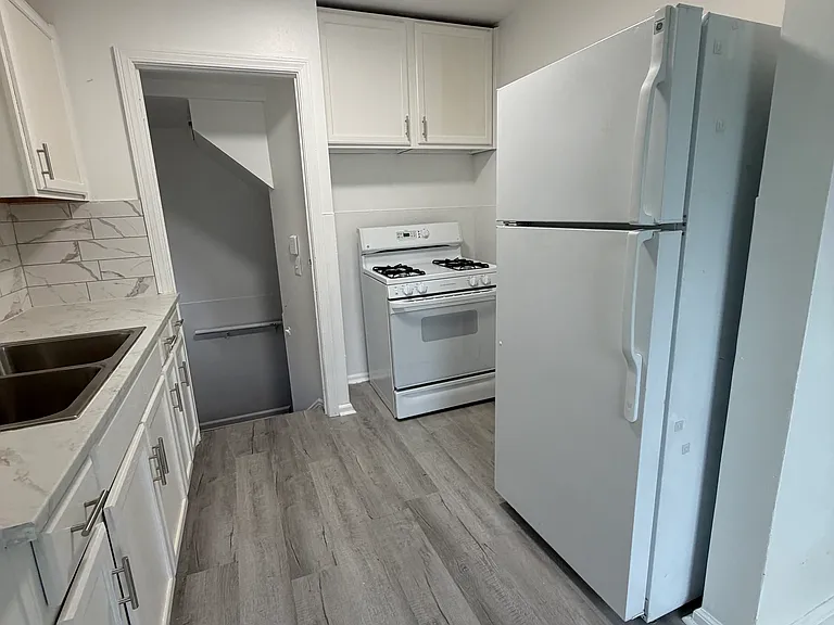 10835 Somerset Ave — Photo 8