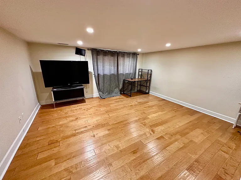 6856 23rd Ave NE — Photo 10