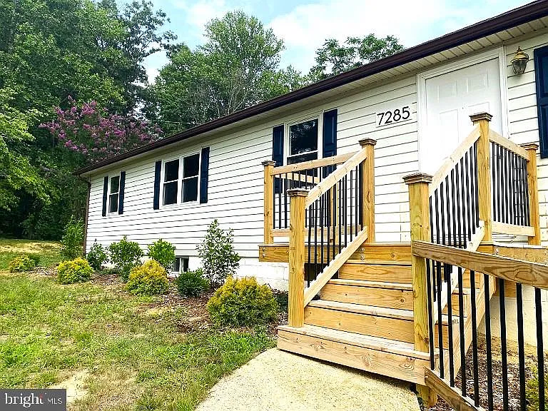 3 bed, 2430 sqft, $3,200 — Photo 3