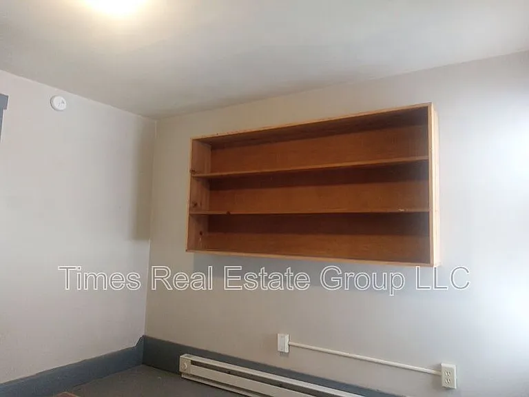 206 W Railroad St — Photo 8