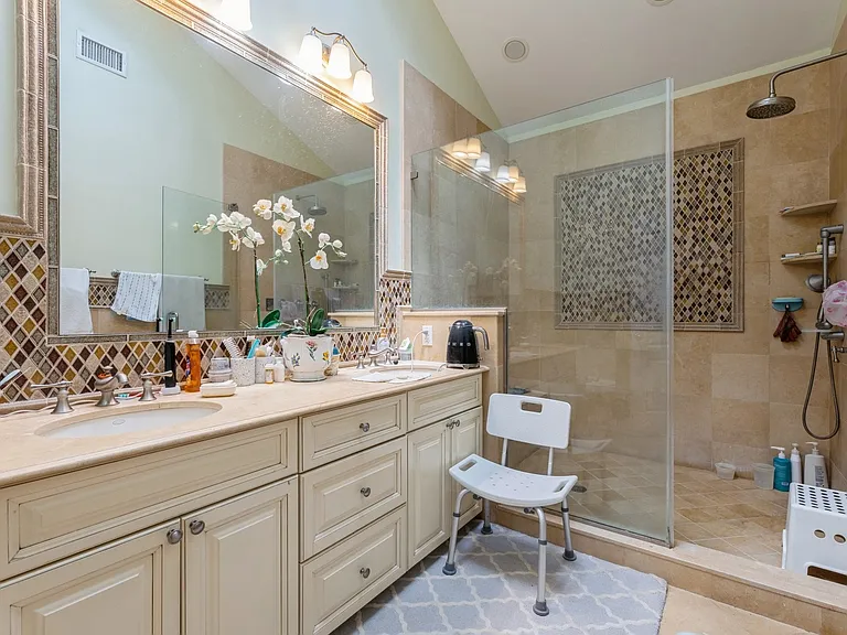 107 Hudson Ave #107 — Photo 33
