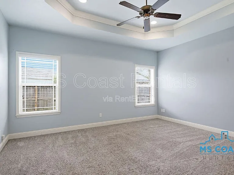 915 Old Towne St — Photo 12