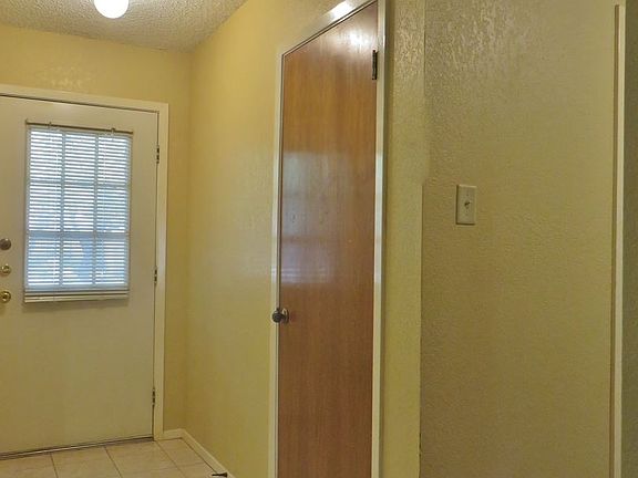 2nd image of 405 Lakeway Dr