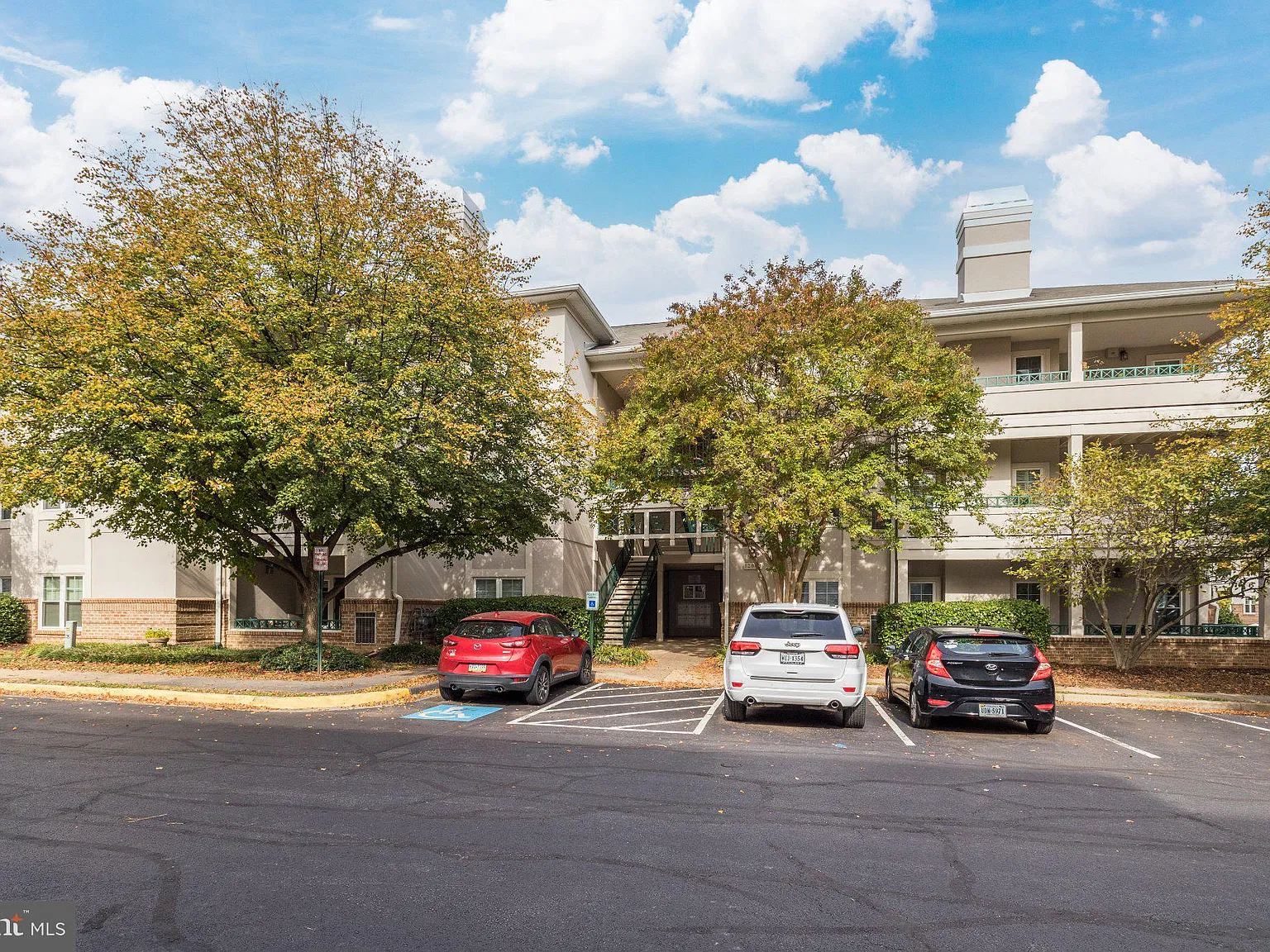 Oak Park Condo At Reston — Photo 2