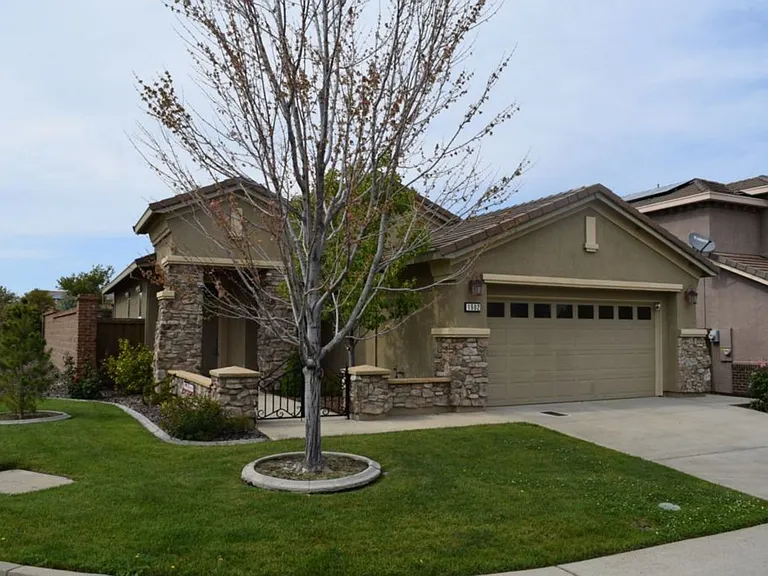 1902 Horseshoe Glen Cir — Photo 2