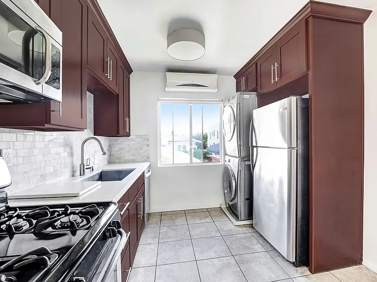 706 N Rampart Blvd — Photo 4