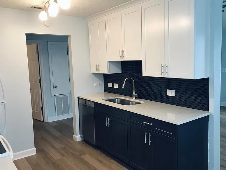Glass backsplash,quartz countertops