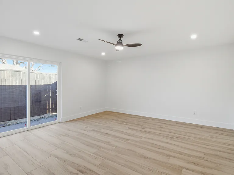 7076 Briarmeadow Dr — Photo 8