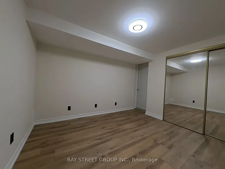 402 Osiris Dr — Photo 30
