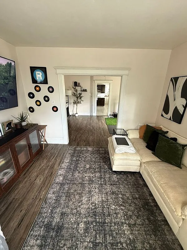 2 bed, 1.0 bath, 1100 sqft, $1,700 — Photo 3