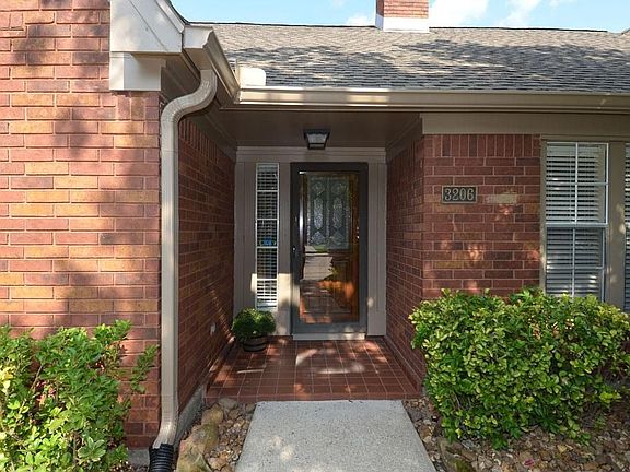 2nd image of 3206 Hickory Falls Dr