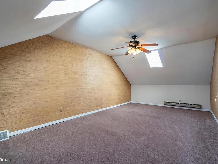 506 Saint Albans Ct — Photo 23