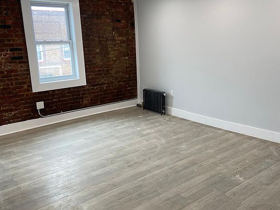 3rd image of 20421 Jamaica Ave #2R