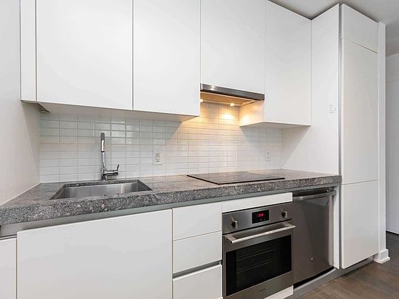 5th image of 629 King St W #410