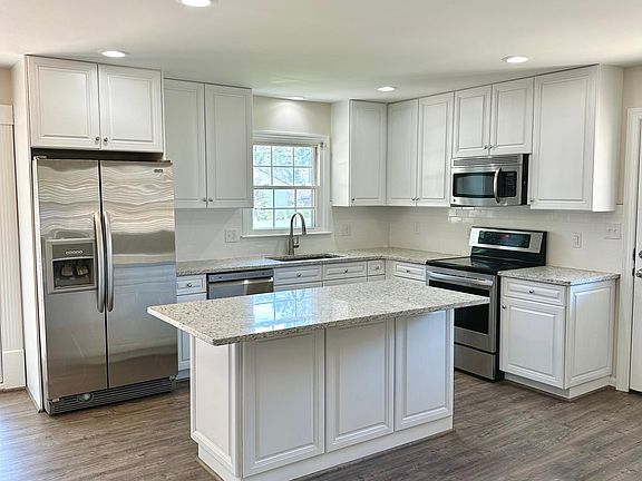 3rd image of 808 Knollwood Dr