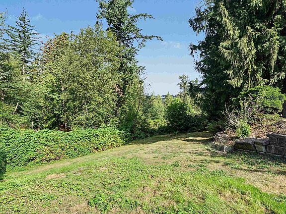 2nd image of 2216 Lougheed Hwy #5