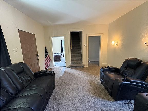 5th image of 805 W Main St