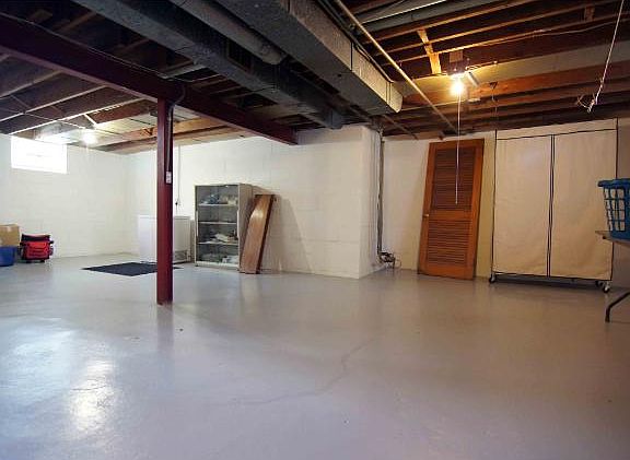 3rd image of 1087 Saint Paul Ave