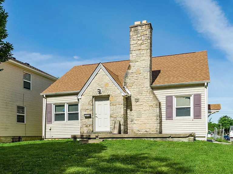 2215 Dresden St — Photo 1