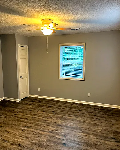 4304 Spirea Dr #B — Photo 4