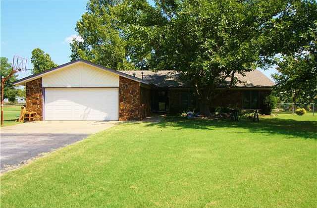 1st image of 520 S Ebeling Dr